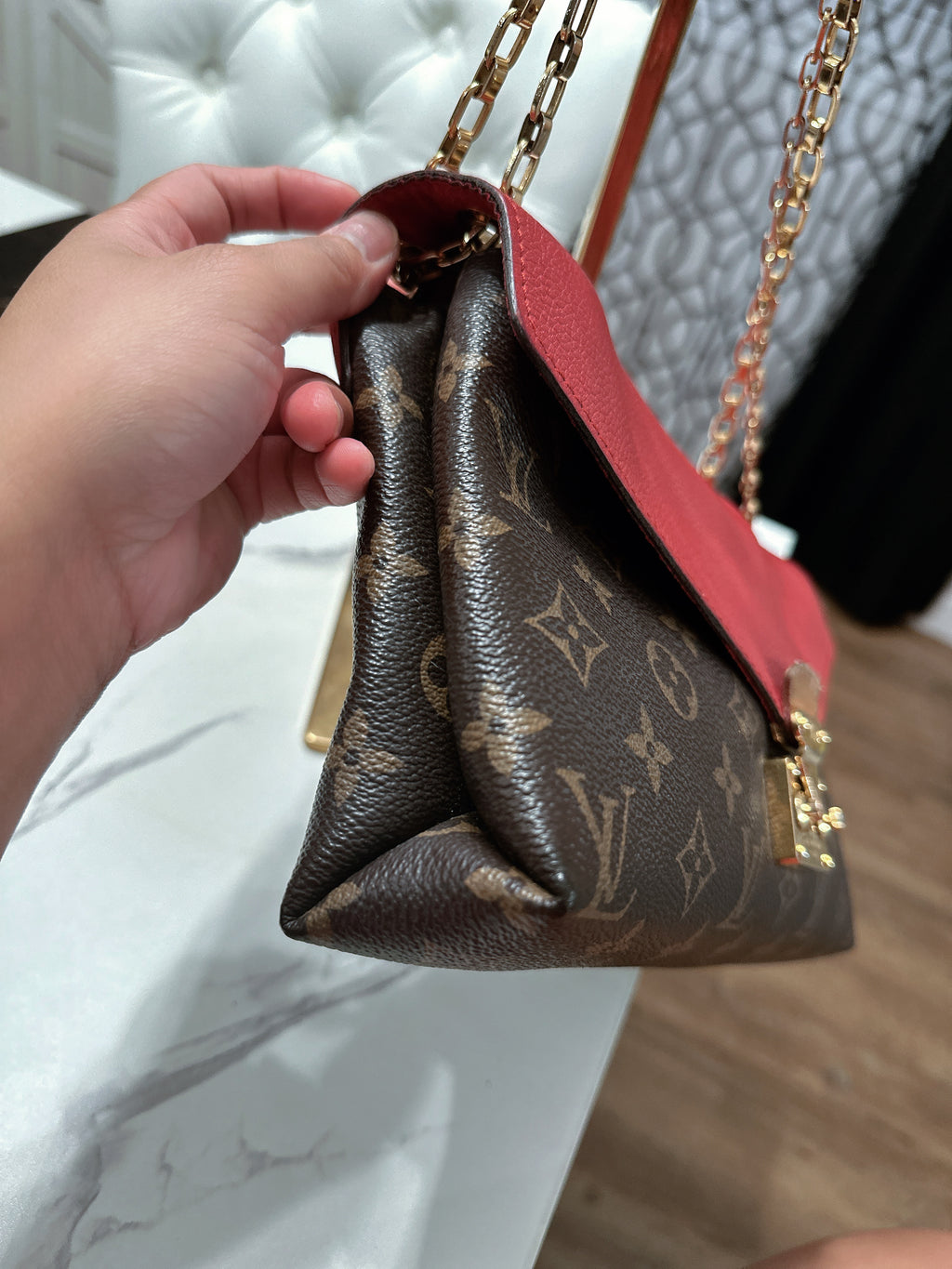 Pallas monogram chain image 9