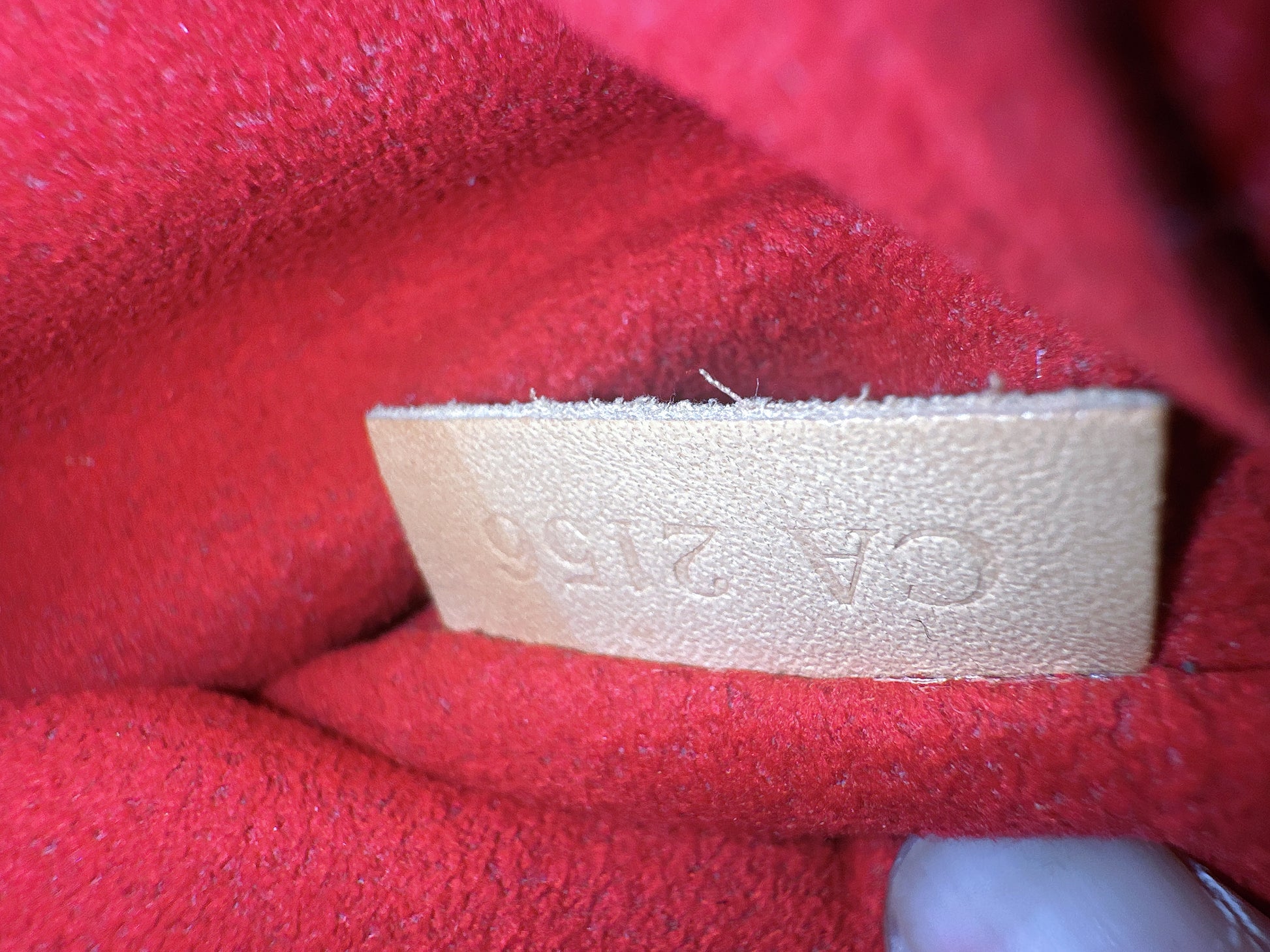 Pallas monogram chain image 2