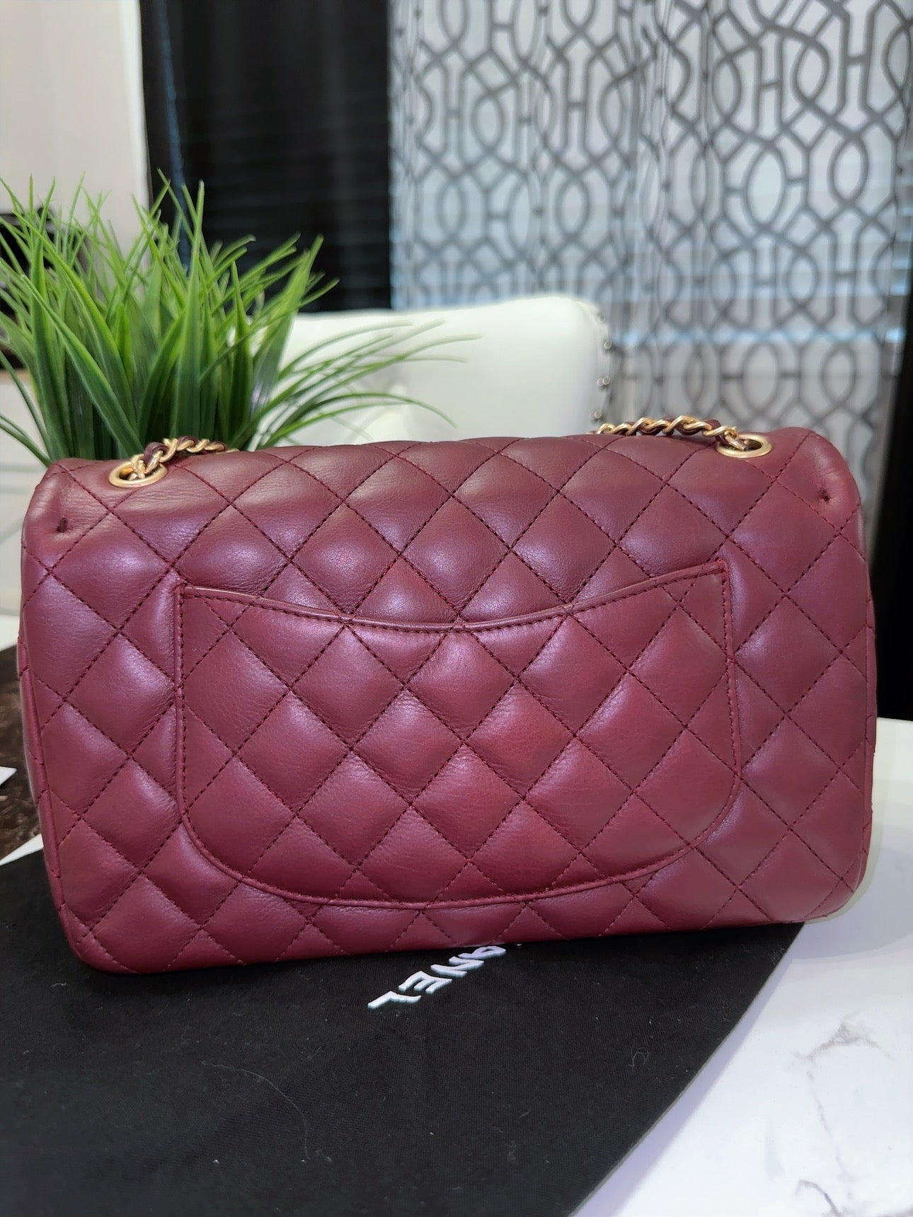 Rock the corner flap bag