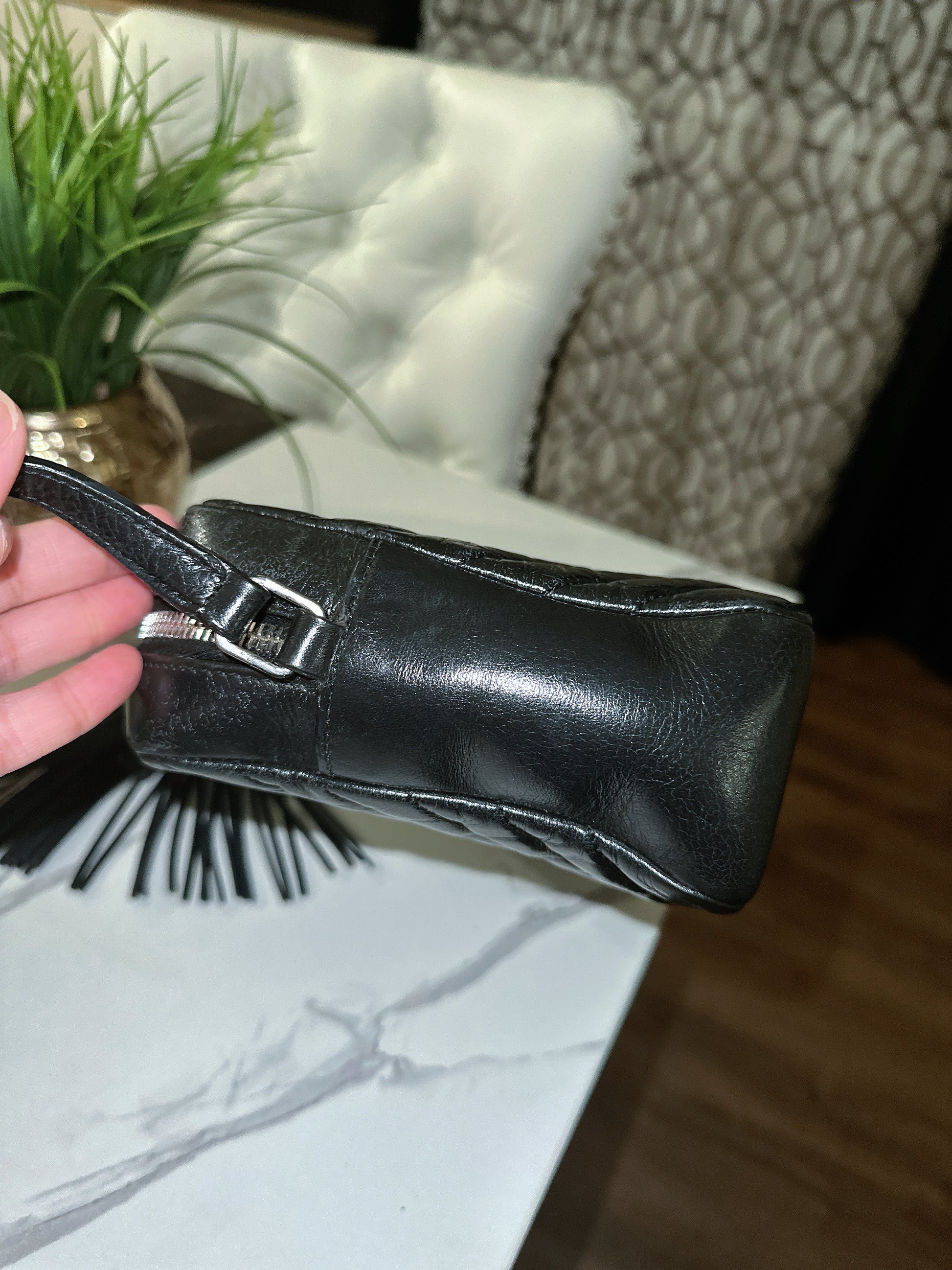 Lou Distress Skin camera bag image 6