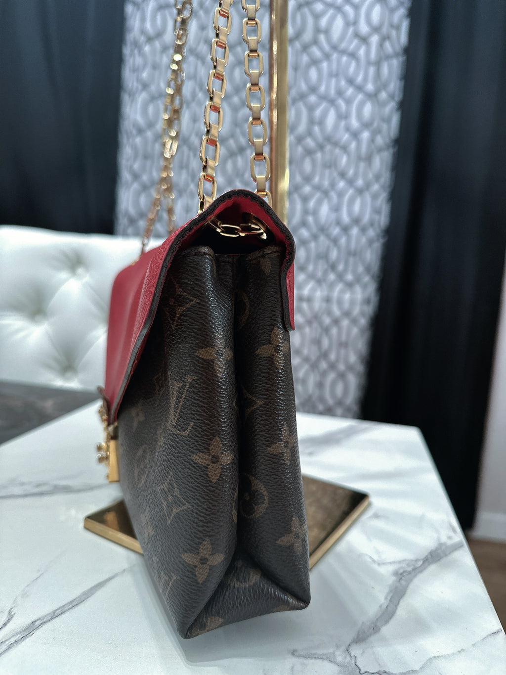 Pallas monogram chain image 6